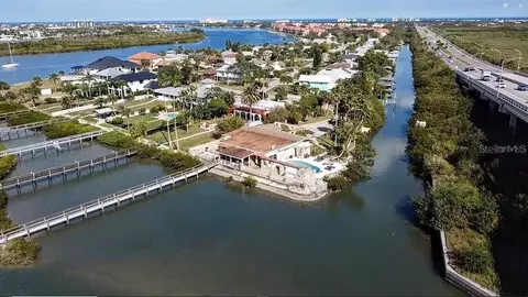 2 Richmond Dr, New Smyrna Beach, FL 32169