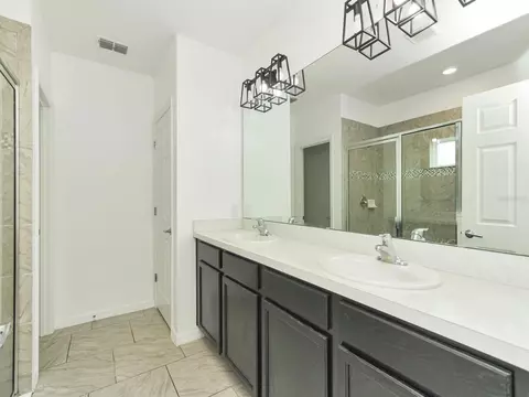 Bath - 2919 Parkfield Rd, Saint Cloud, FL 34772 photo 2 of 3