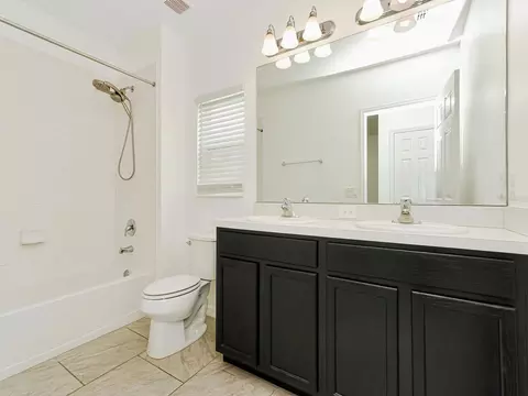 Bath - 2919 Parkfield Rd, Saint Cloud, FL 34772 photo 3 of 3