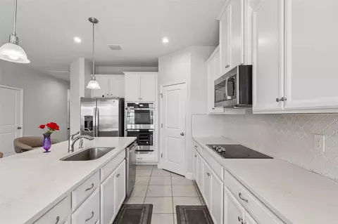 Kitchen - 5585 Vigo Loop, Saint Cloud, FL 34771 photo 6 of 6