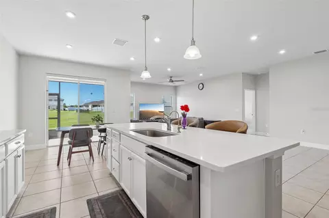 Kitchen - 5585 Vigo Loop, Saint Cloud, FL 34771 photo 4 of 6
