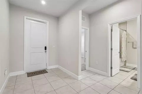 Entry Way - 5585 Vigo Loop, Saint Cloud, FL 34771 photo 2 of 2