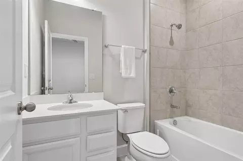 Bath - 5585 Vigo Loop, Saint Cloud, FL 34771 photo 5 of 5