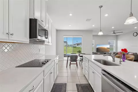 Kitchen - 5585 Vigo Loop, Saint Cloud, FL 34771 photo 5 of 6