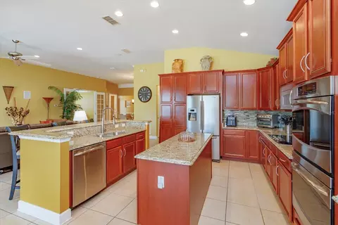 Kitchen - 2759 Maria Isabel Ave, Ocoee, FL 34761 photo 5 of 7
