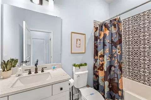 Bath - 798 Middleton St, Debary, FL 32713 photo 3 of 4
