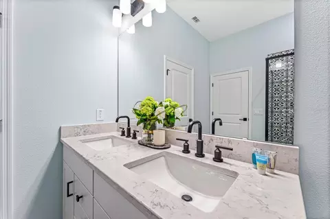Bath - 798 Middleton St, Debary, FL 32713 photo 1 of 4
