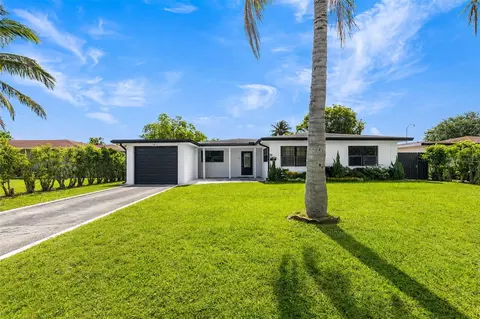 24 NW 42nd Ter, Plantation, FL 33317