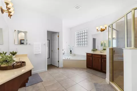 Bath - 3426 Kentshire Blvd, Ocoee, FL 34761 photo 2 of 4