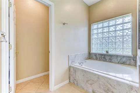 Bath - 1643 Shonnora Dr, Gotha, FL 34734 photo 3 of 5