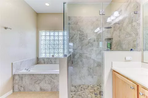Bath - 1643 Shonnora Dr, Gotha, FL 34734 photo 2 of 5