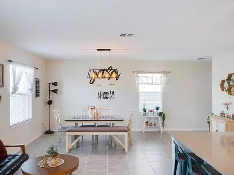 Dining - 2949 Muller Oak Loop, Ocoee, FL 34761 photo 2 of 2