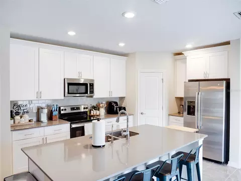 Kitchen - 2949 Muller Oak Loop, Ocoee, FL 34761 photo 4 of 7