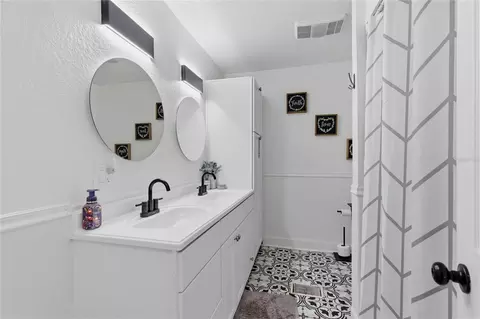 Bath - 3181 Whisper Wind Dr, Saint Cloud, FL 34771 photo 4 of 4