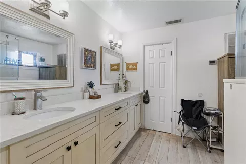 Bath - 3181 Whisper Wind Dr, Saint Cloud, FL 34771 photo 2 of 4
