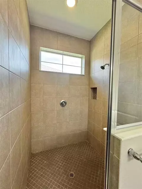 Bath - 3434 Sagebrush St, Harmony, FL 34773 photo 2 of 3