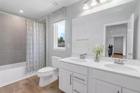 Bath - 3009 Robles Rd, Clermont, FL 34711 photo 2 of 5