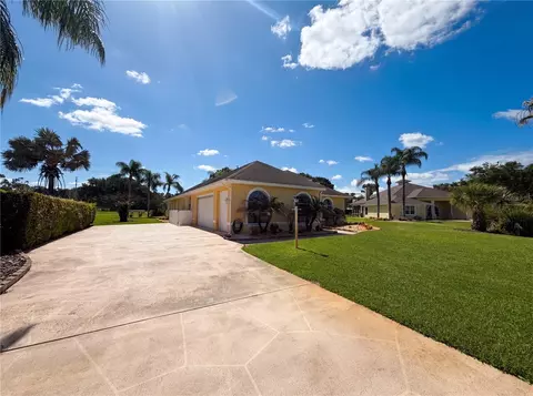 Exterior - 3608 Creekside Dr, Sebring, FL 33875 photo 4 of 6