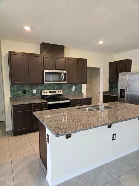 Kitchen - 2450 Taloncrest Ct, Eagle Lake, FL 33839 photo 2 of 2