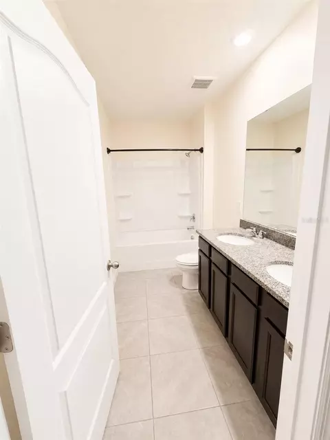 Bath - 2450 Taloncrest Ct, Eagle Lake, FL 33839 photo 4 of 4