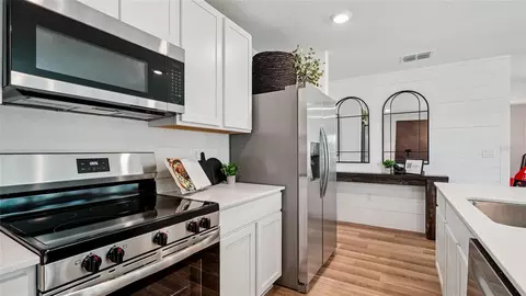 Kitchen - 3035 Grey Moss Dr, Saint Cloud, FL 34773 photo 3 of 5