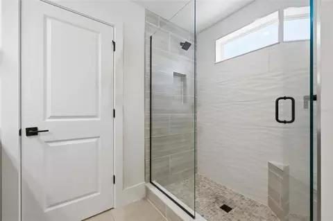 Bath - 1663 Crowncrest Dr, Apopka, FL 32703 photo 2 of 5