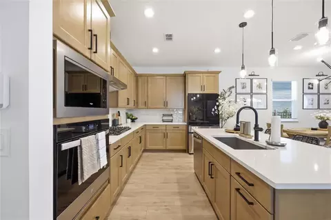 Kitchen - 1663 Crowncrest Dr, Apopka, FL 32703 photo 1 of 4