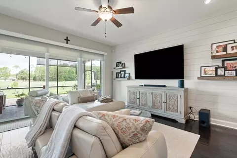 Living - 995 Garrison Dr, Saint Augustine, FL 32092 photo 2 of 4