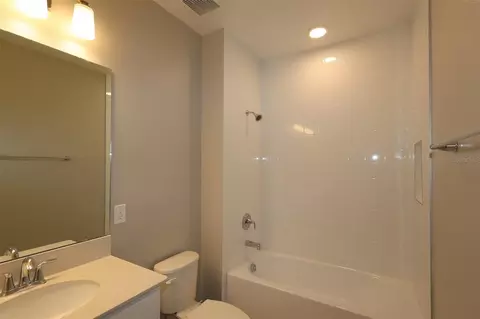 Bath - 1359 Lumpini St, Saint Cloud, FL 34771 photo 1 of 3