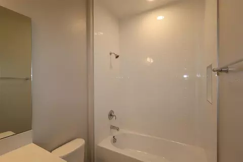 Bath - 1359 Lumpini St, Saint Cloud, FL 34771 photo 3 of 3