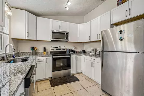Kitchen - 18 Spring Radl, Ocala, FL 34472 photo 2 of 2