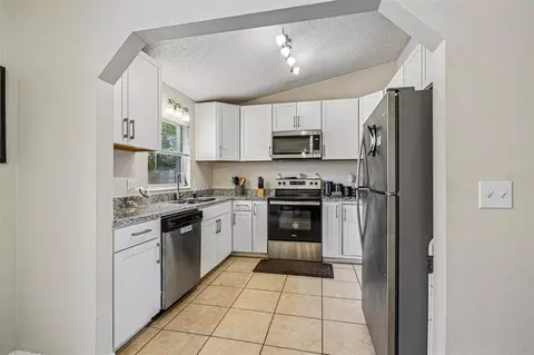 Kitchen - 18 Spring Radl, Ocala, FL 34472 photo 1 of 2