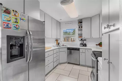 Kitchen - 855 Pearl Dr, Mount Dora, FL 32757 photo 2 of 2