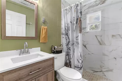 Bath - 855 Pearl Dr, Mount Dora, FL 32757 photo 2 of 2