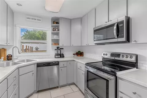Kitchen - 855 Pearl Dr, Mount Dora, FL 32757 photo 1 of 2