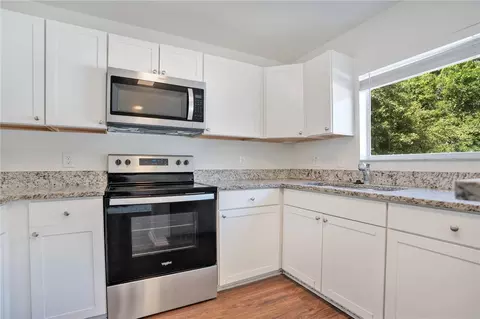 Kitchen - 10225 Summerview Cir, Riverview, FL 33578 photo 2 of 3