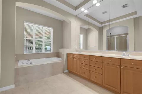 Bath - 6601 Duncaster St, Windermere, FL 34786 photo 1 of 6