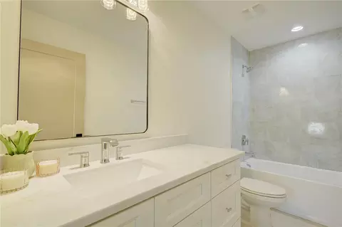 Bath - 1316 E 9th Ave, Mount Dora, FL 32757 photo 7 of 8