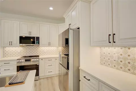 Kitchen - 1316 E 9th Ave, Mount Dora, FL 32757 photo 7 of 11
