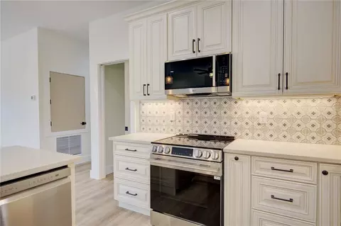Kitchen - 1316 E 9th Ave, Mount Dora, FL 32757 photo 4 of 11