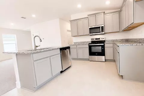 Kitchen - 7563 Bent Tree Loop, Saint Cloud, FL 34771 photo 3 of 3