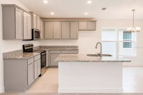 Kitchen - 7563 Bent Tree Loop, Saint Cloud, FL 34771 photo 2 of 3