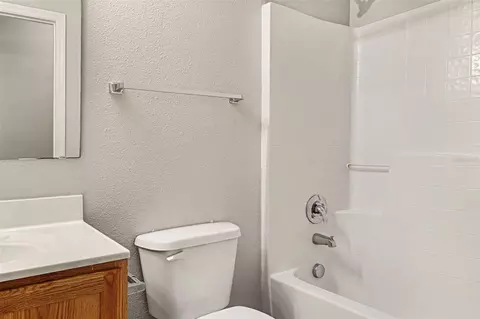 Bath - 1761 Eagle Pines Cir, Eagle Lake, FL 33839 photo 2 of 2
