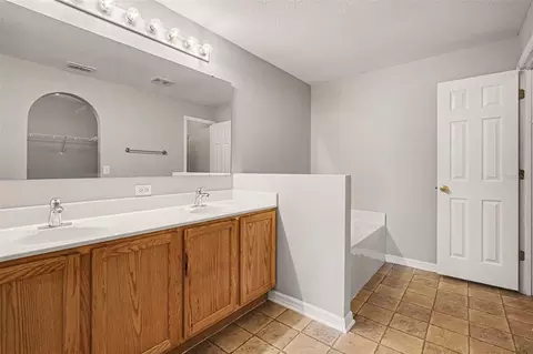 Bath - 1761 Eagle Pines Cir, Eagle Lake, FL 33839 photo 1 of 2