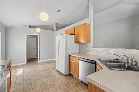 Kitchen - 1761 Eagle Pines Cir, Eagle Lake, FL 33839 photo 2 of 2