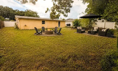 Exterior - 880 Emerald Dr, Mount Dora, FL 32757 photo 7 of 7
