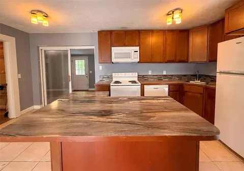 Kitchen - 880 Emerald Dr, Mount Dora, FL 32757 photo 3 of 3