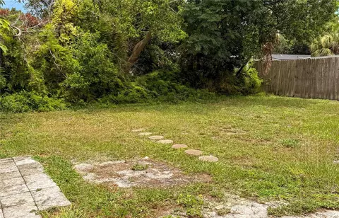 Exterior - 880 Emerald Dr, Mount Dora, FL 32757 photo 5 of 7