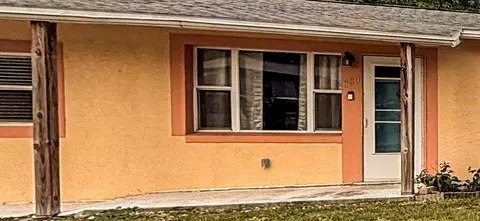 Exterior - 880 Emerald Dr, Mount Dora, FL 32757 photo 3 of 7