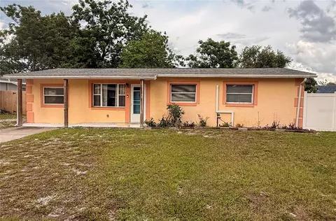 Exterior - 880 Emerald Dr, Mount Dora, FL 32757 photo 1 of 7